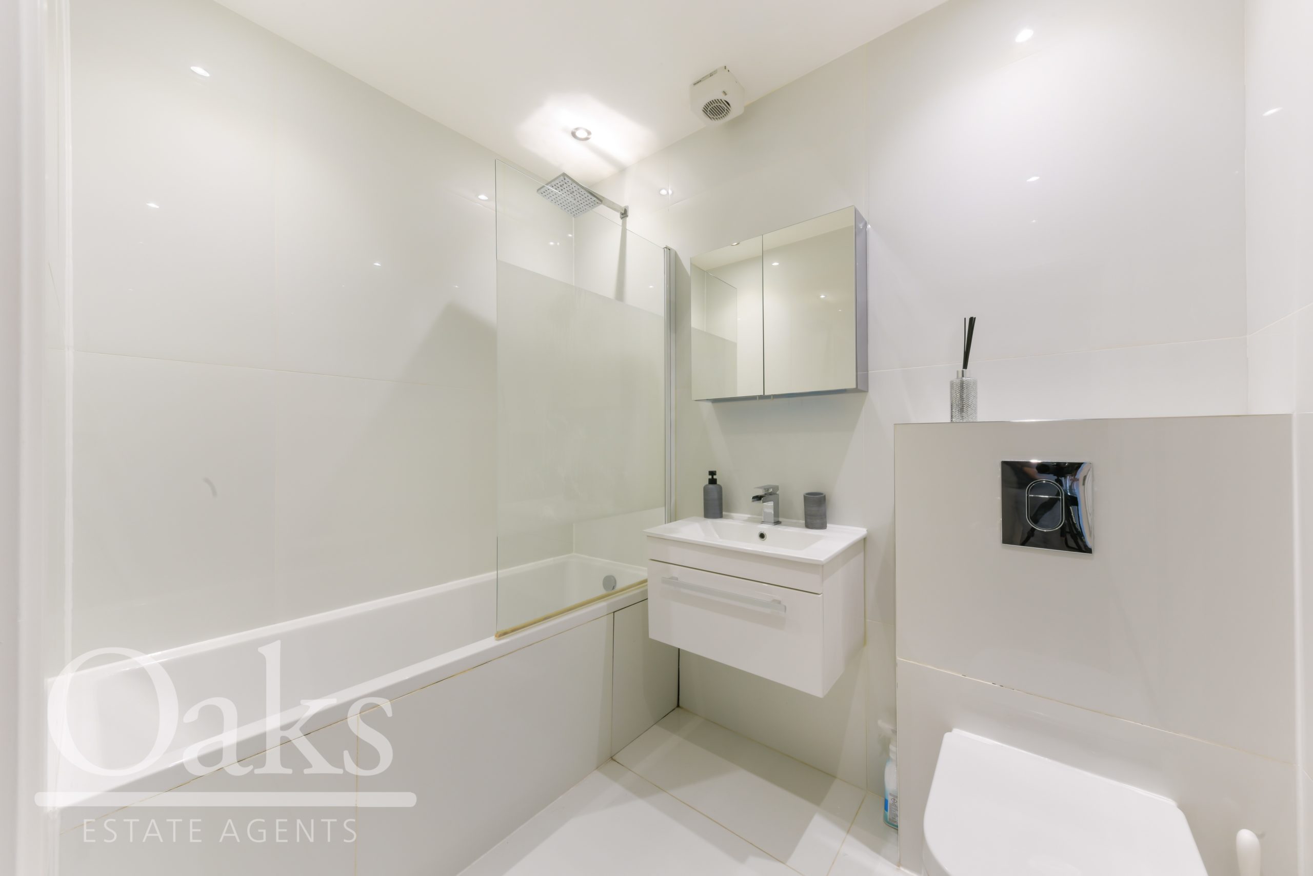 Streatham High Road, Streatham, Greater London Oaks Estate Agents London