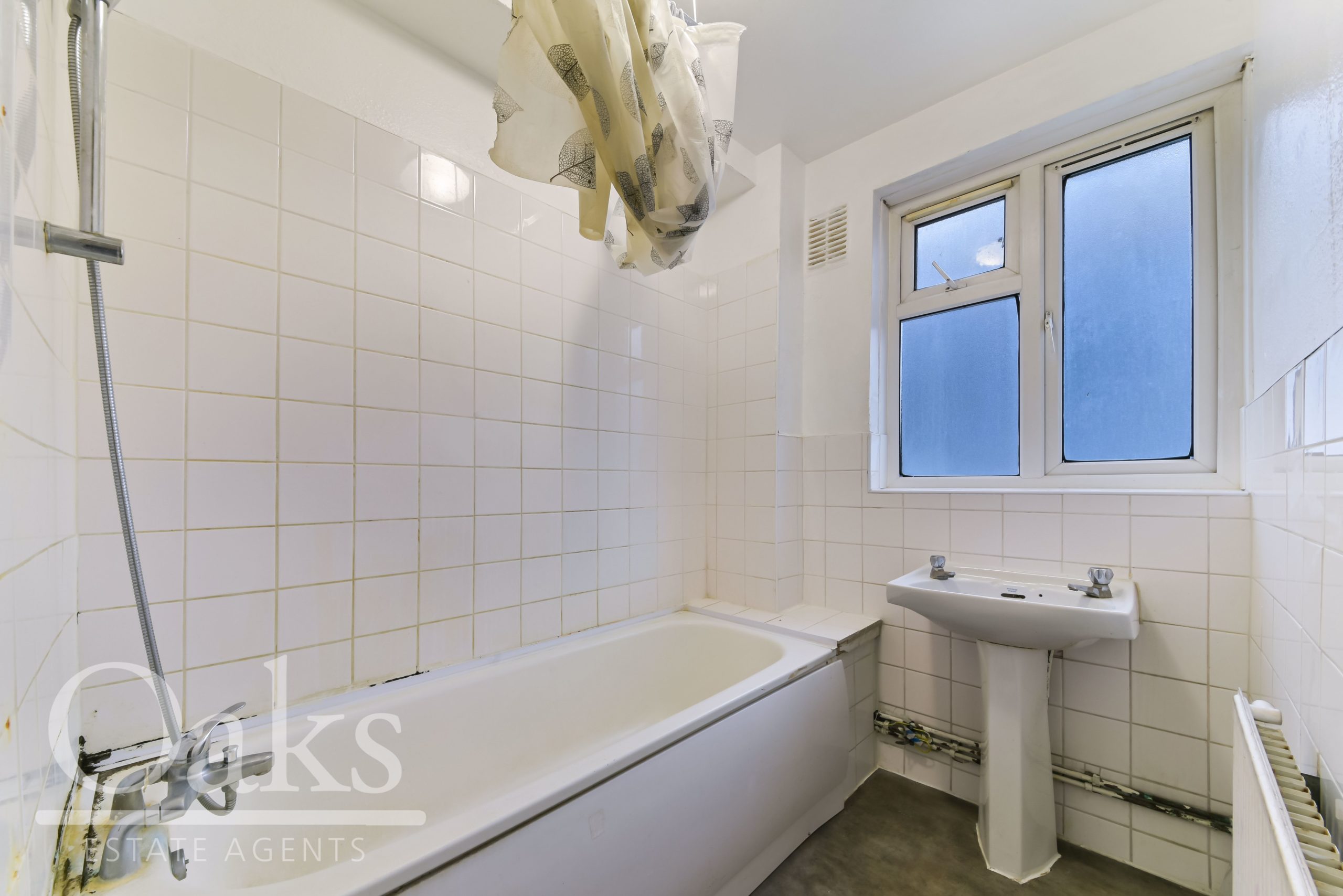 Stretleigh Court, Streatham High Road, London, Greater London Oaks